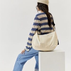 BAGGU large crescent in ivory NWT